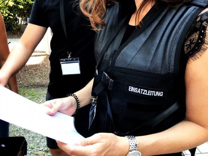 Einsatzleitung mit Fallakte – Passagier X, Outdoor Escape Game Rosenheim